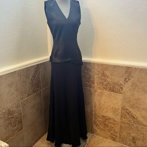 Pamella Roland Black Silk/Wool V-neck Sleeveless Beaded “Tuxedo” Column Gown, 8
